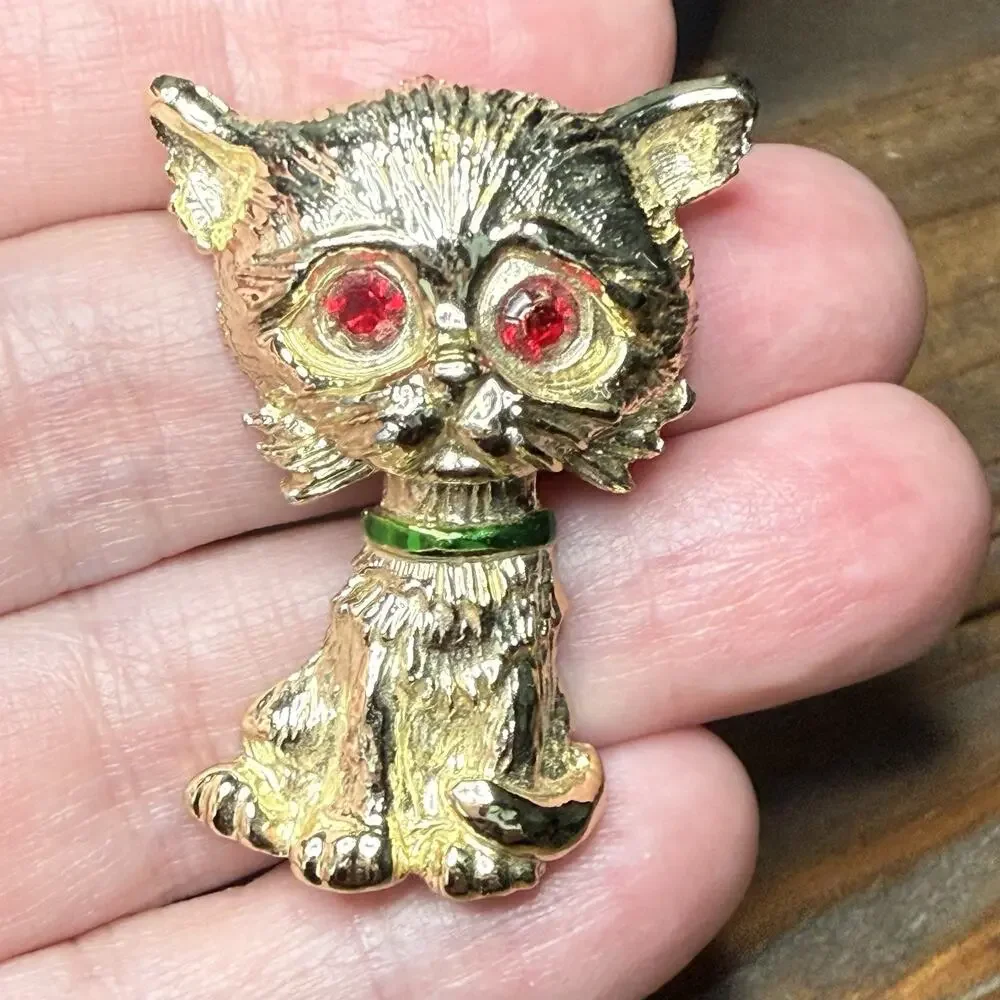 VTG SIGNED GERRY'S SMALL DOG CAT BROOCH RUBY RED RHINESTONE EYES GREEN COLLAR